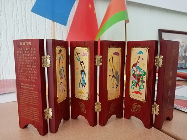 В библиотеке БарГУ работает постоянная экспозиция «Изучаем китайский язык»! 我们学习中文。